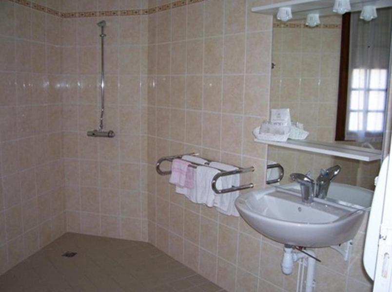 Hotel De L'Agriculture Decize Pokoj fotografie