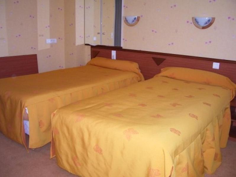 Hotel De L'Agriculture Decize Pokoj fotografie